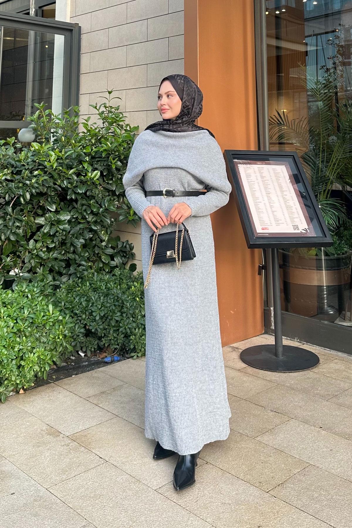 Pelerin Yaka Elbise Gri