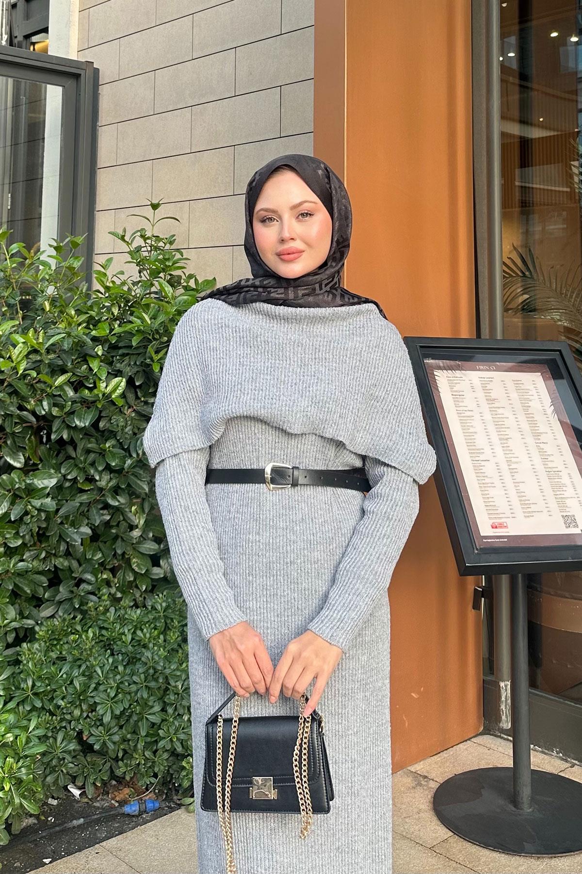 Pelerin Yaka Elbise Gri