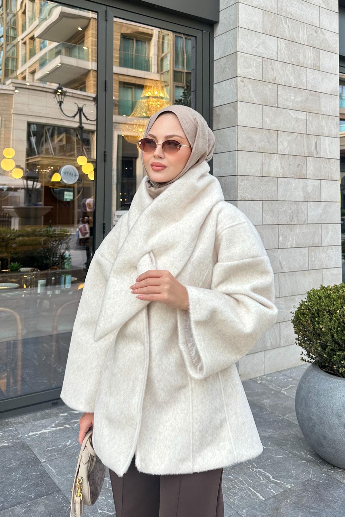 Peluş Detay Şallı Ceket Krem