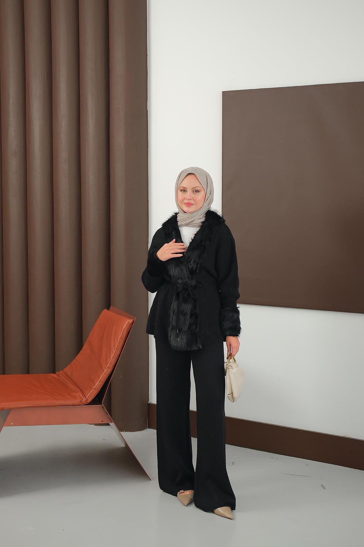 Peluş Detay Triko Takım Siyah