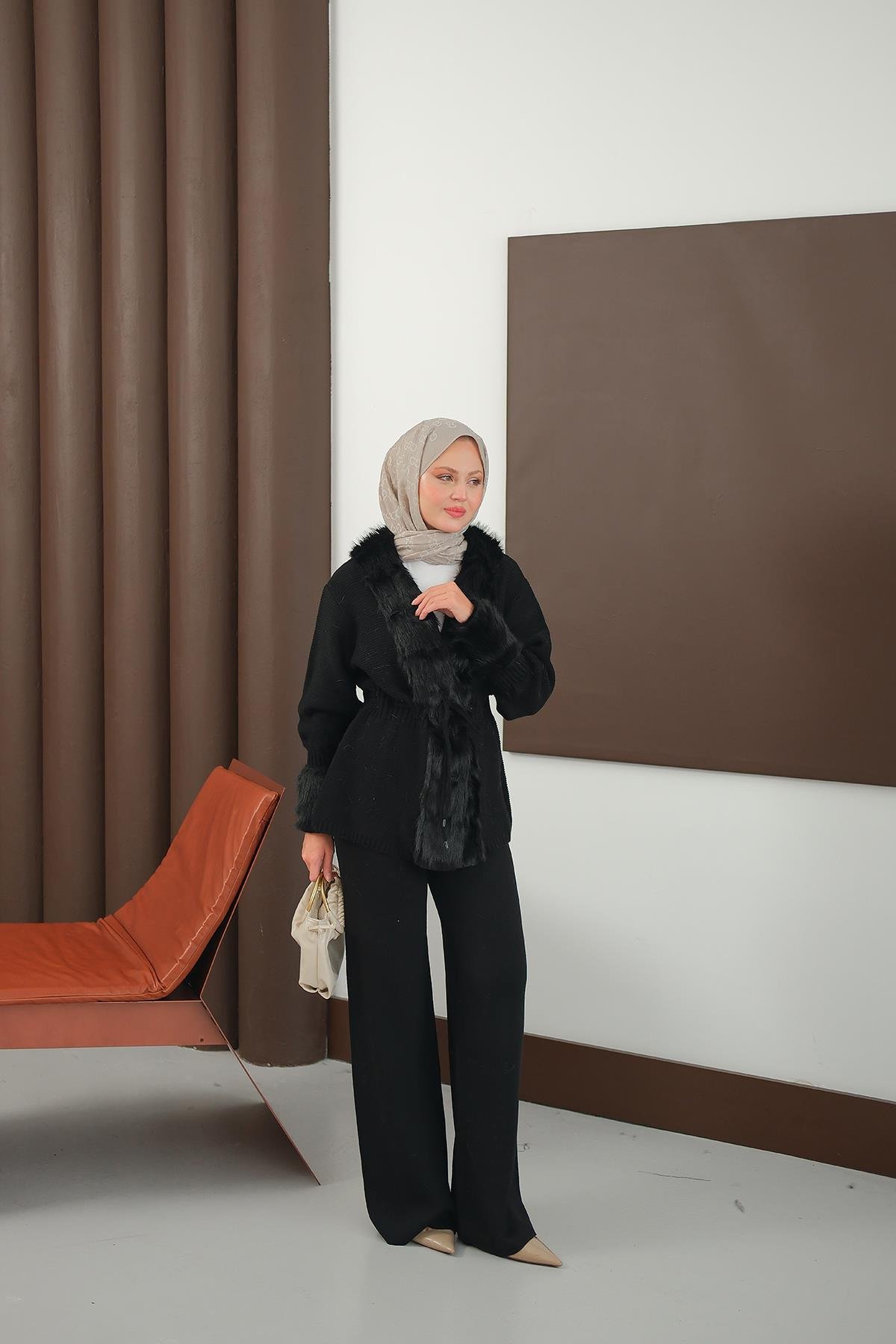 Peluş Detay Triko Takım Siyah