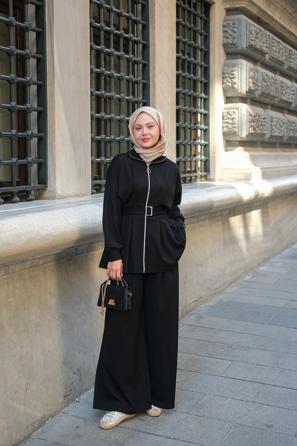 Pile Detaylı Tokalı Takım Siyah