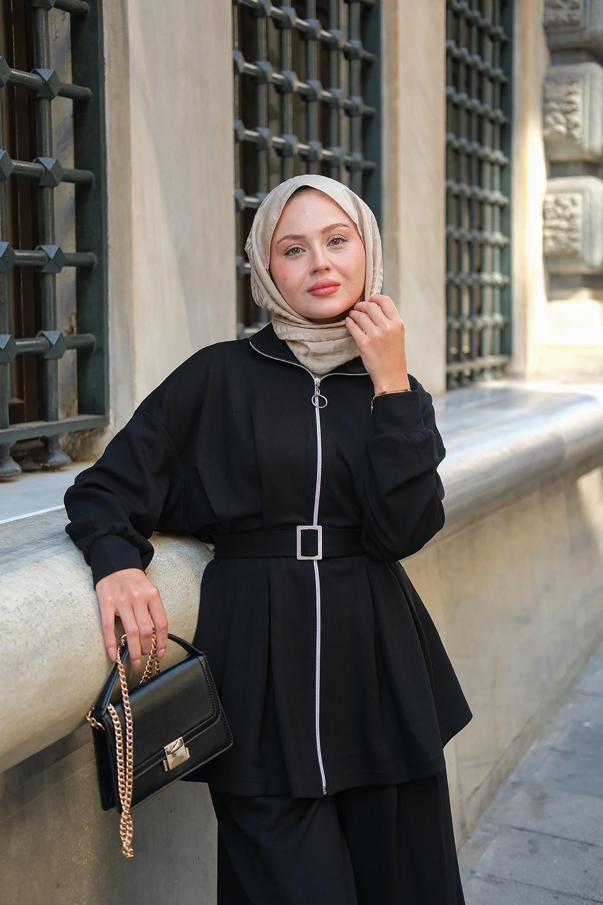 Pile Detaylı Tokalı Takım Siyah