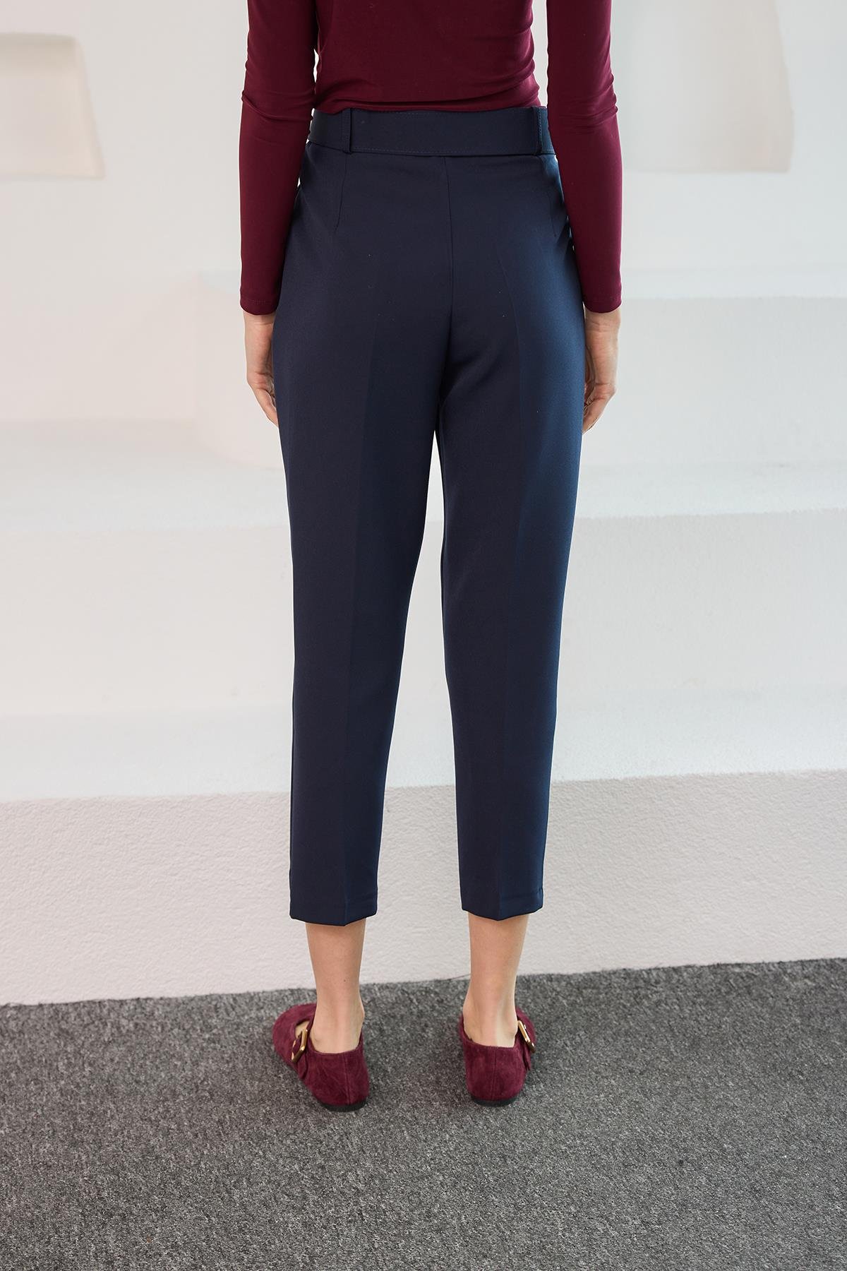Pile Ve Kemer Detaylı Kumaş Pantolon Lacivert