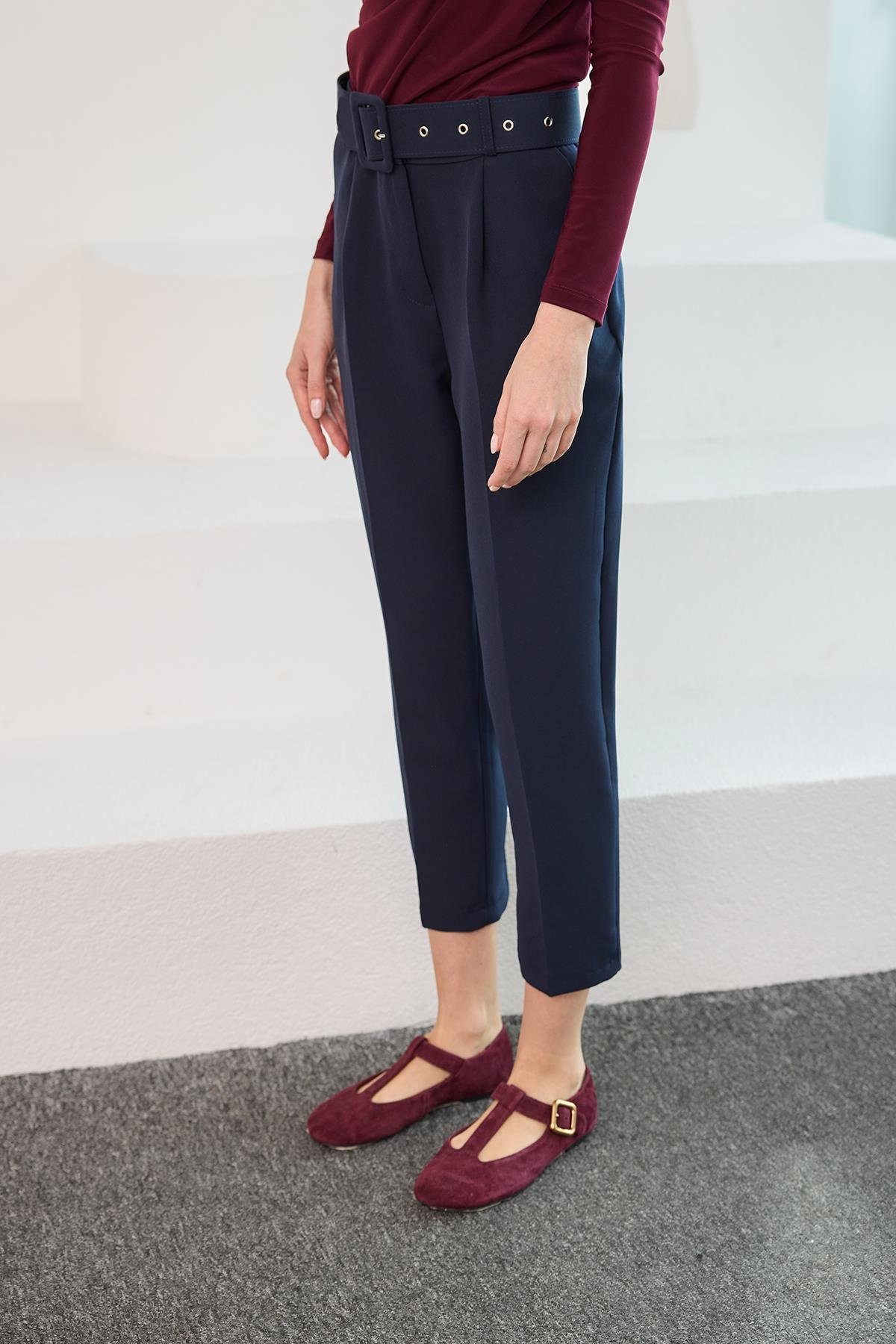 Pile Ve Kemer Detaylı Kumaş Pantolon Lacivert
