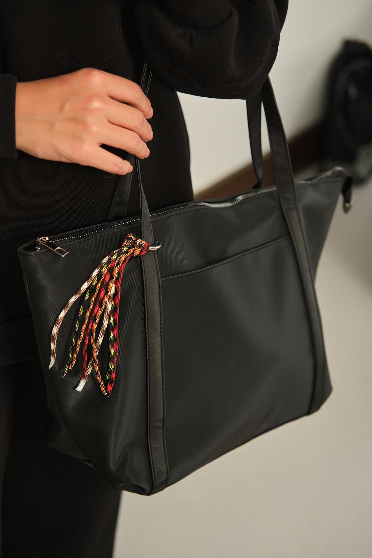 Püskül Detay Çanta Siyah