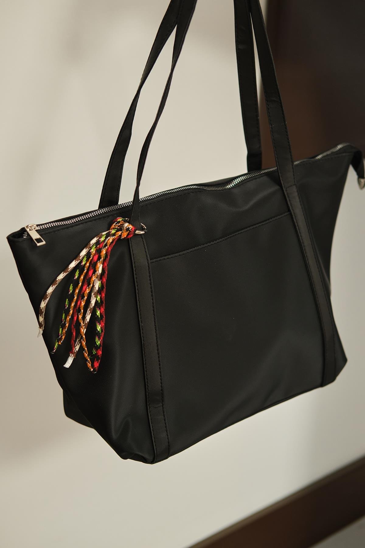 Püskül Detay Çanta Siyah