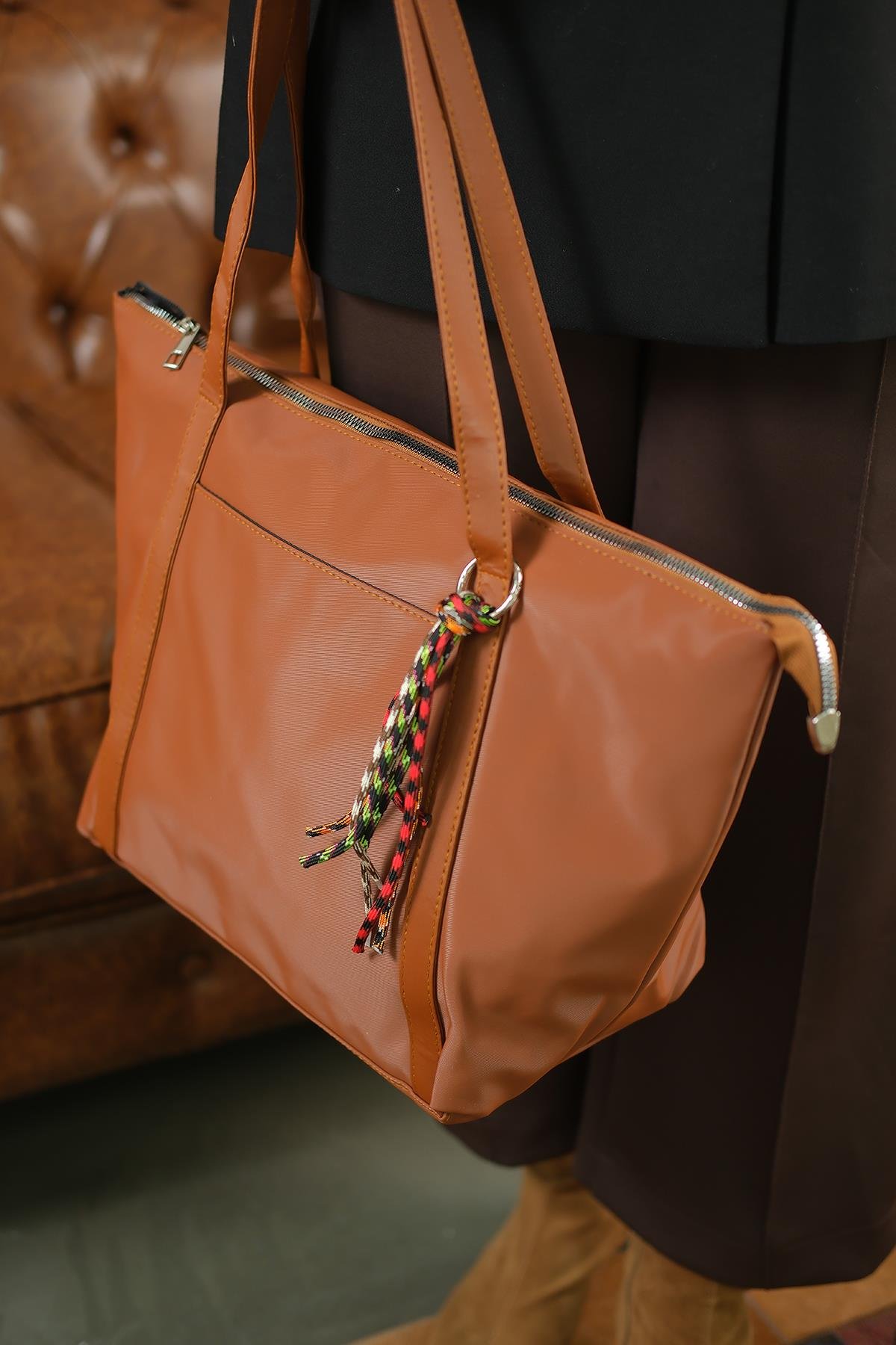 Püskül Detay Çanta Taba