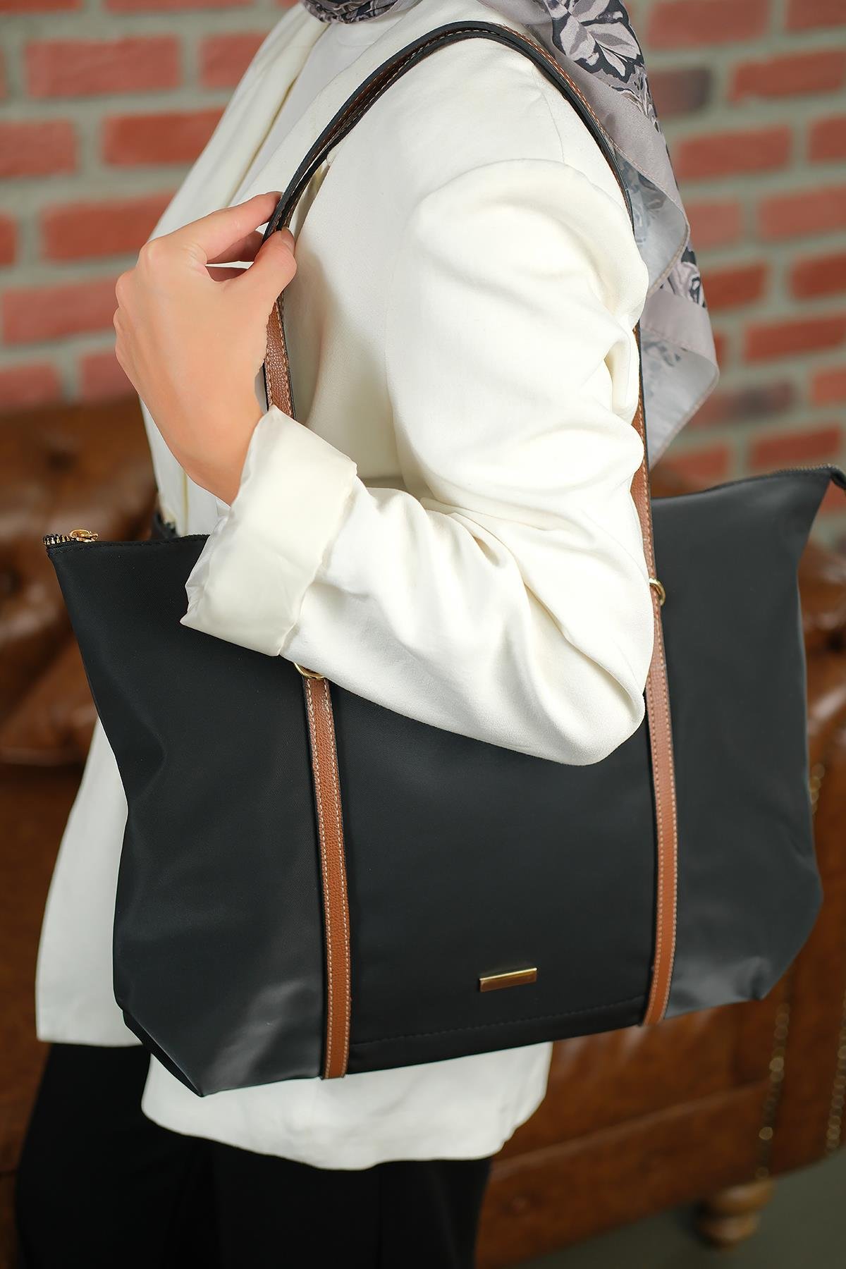 Şeritli Ön Gözlü Çanta Siyah