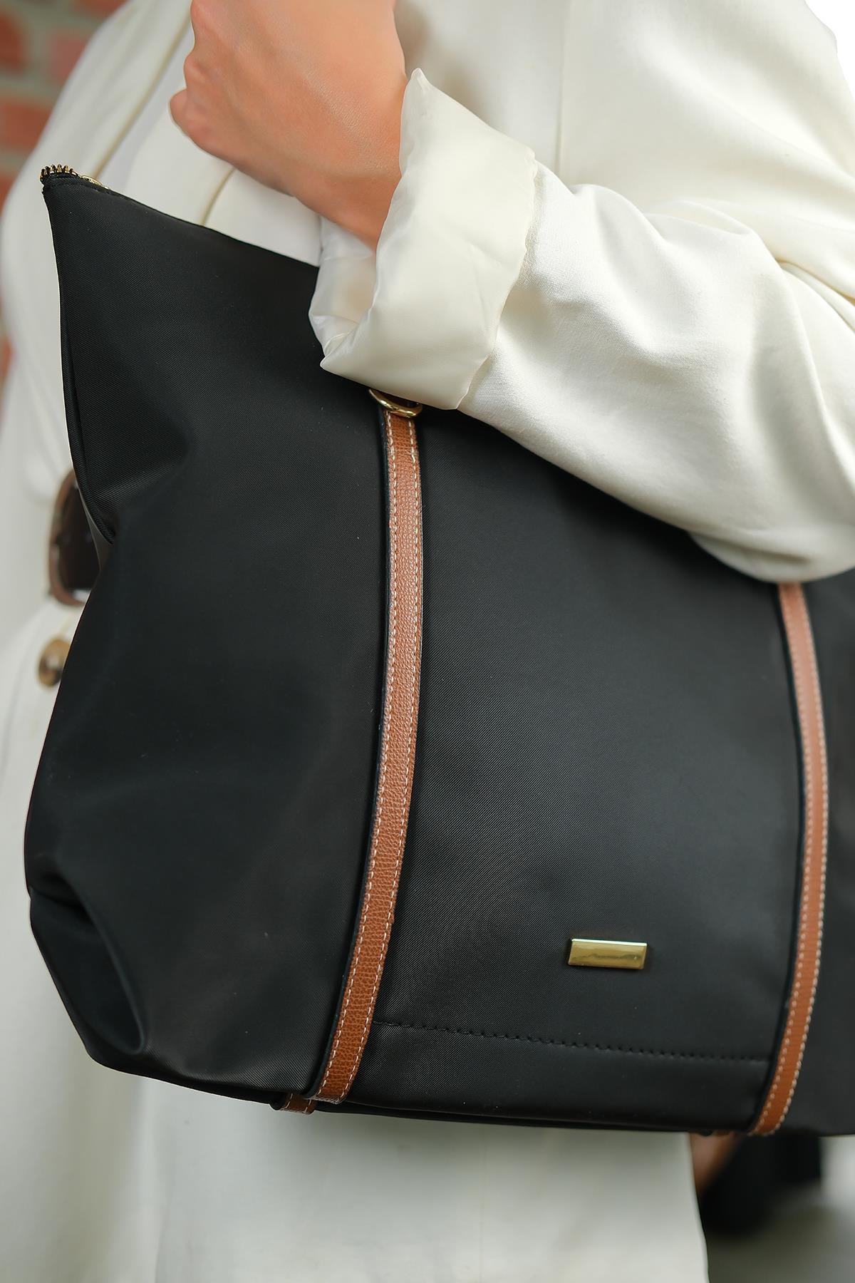 Şeritli Ön Gözlü Çanta Siyah