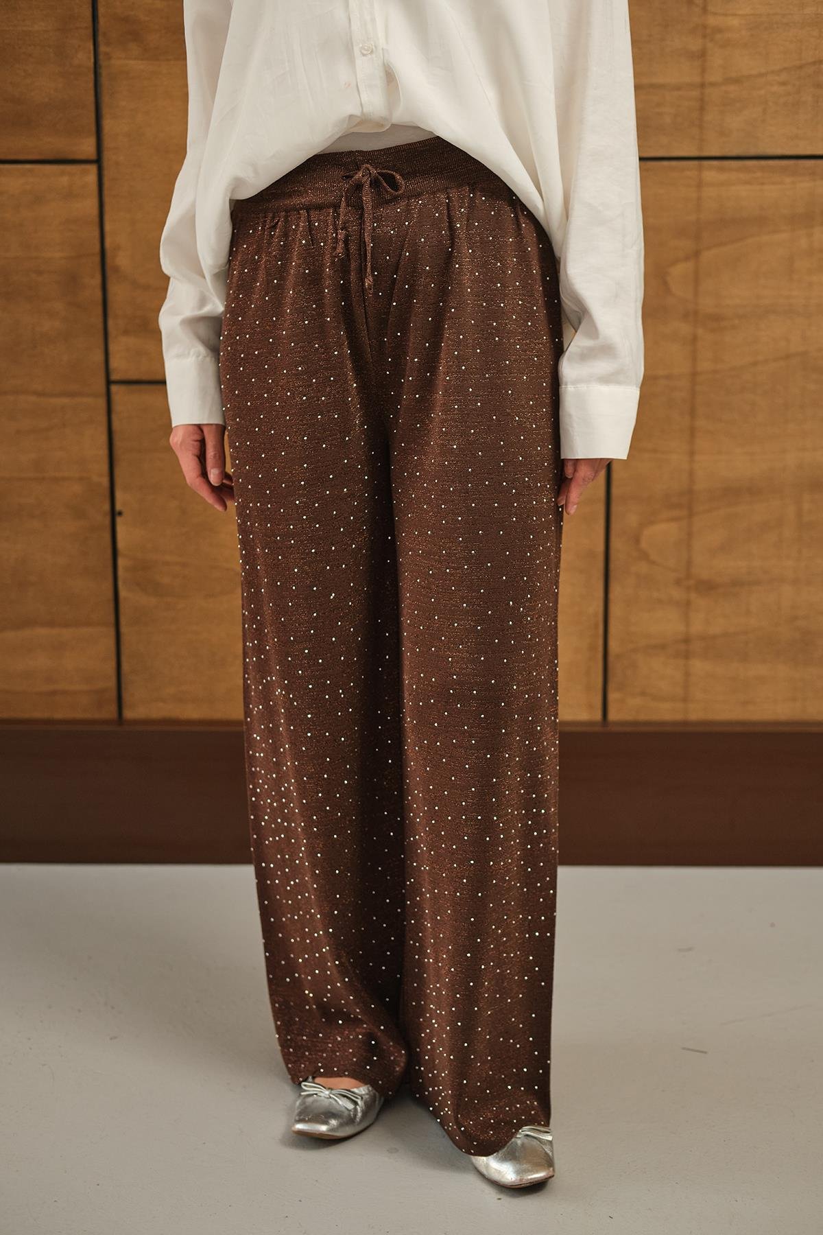 Sim Detay Taşlı Triko Pantolon Kahverengi