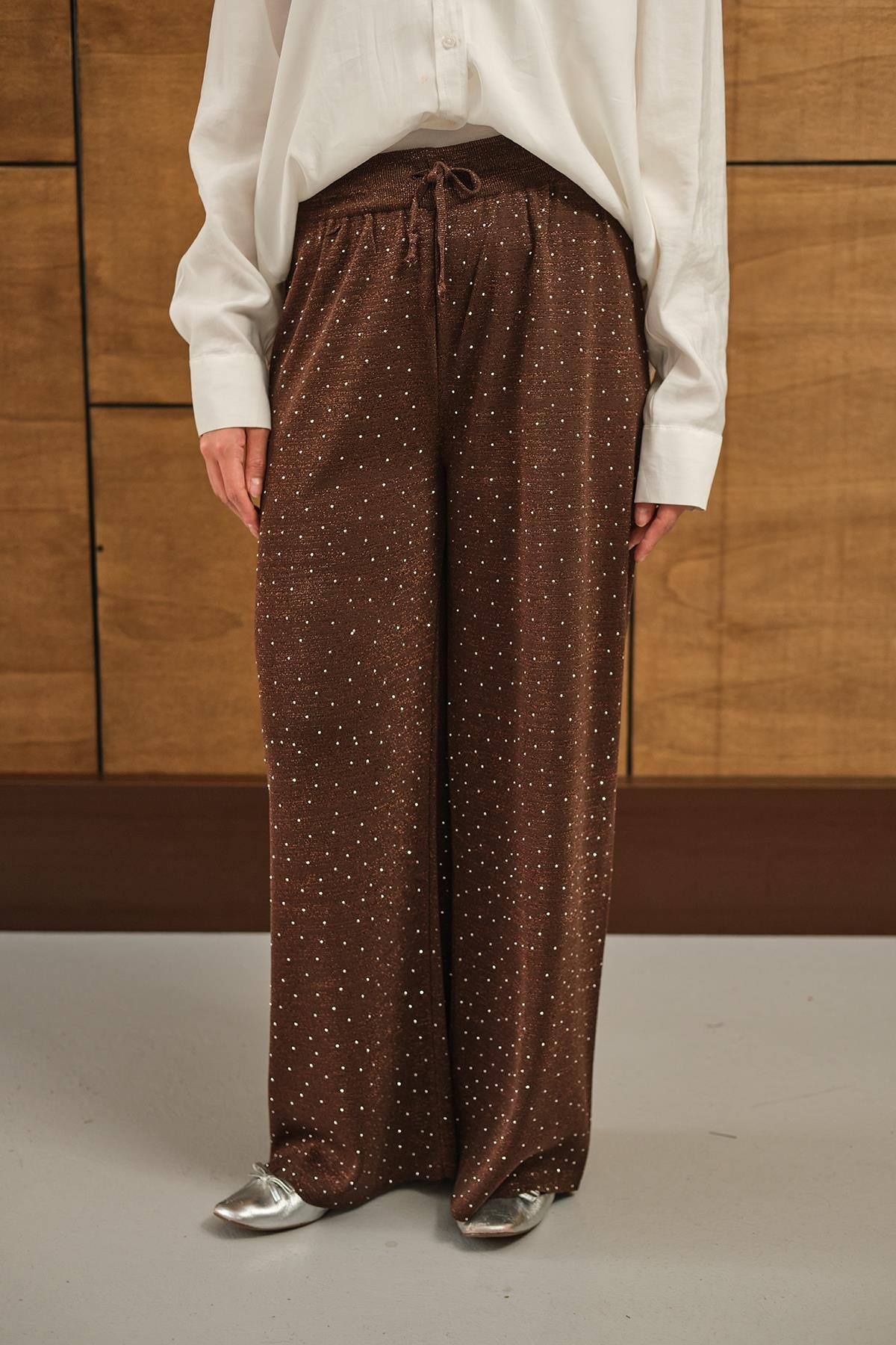 Sim Detay Taşlı Triko Pantolon Kahverengi