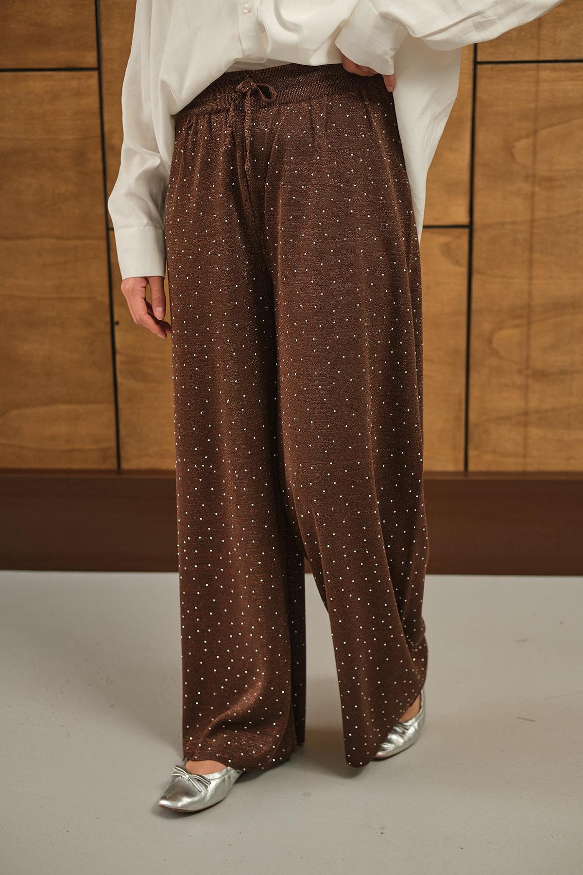Sim Detay Taşlı Triko Pantolon Kahverengi