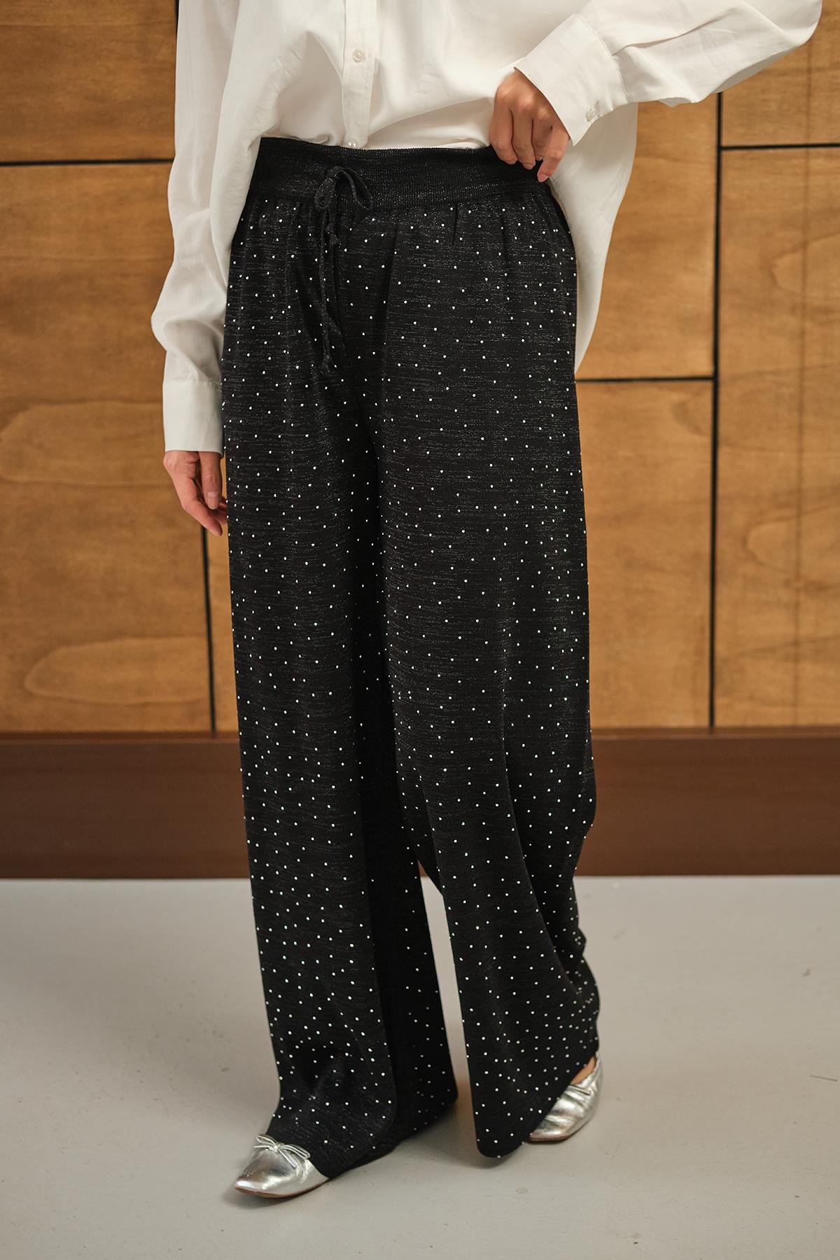 Sim Detay Taşlı Triko Pantolon Siyah