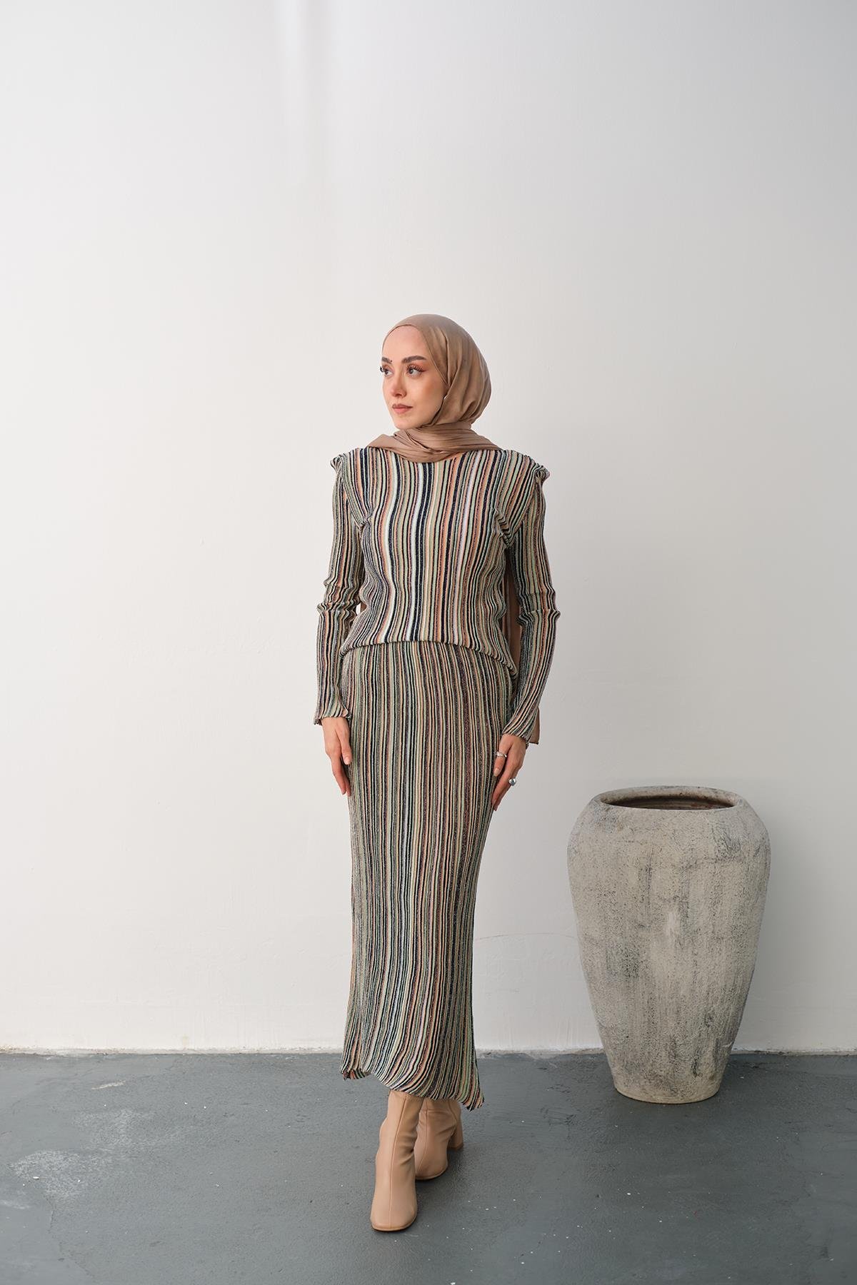 Simli Çizgi Desen Etekli Takım Somon