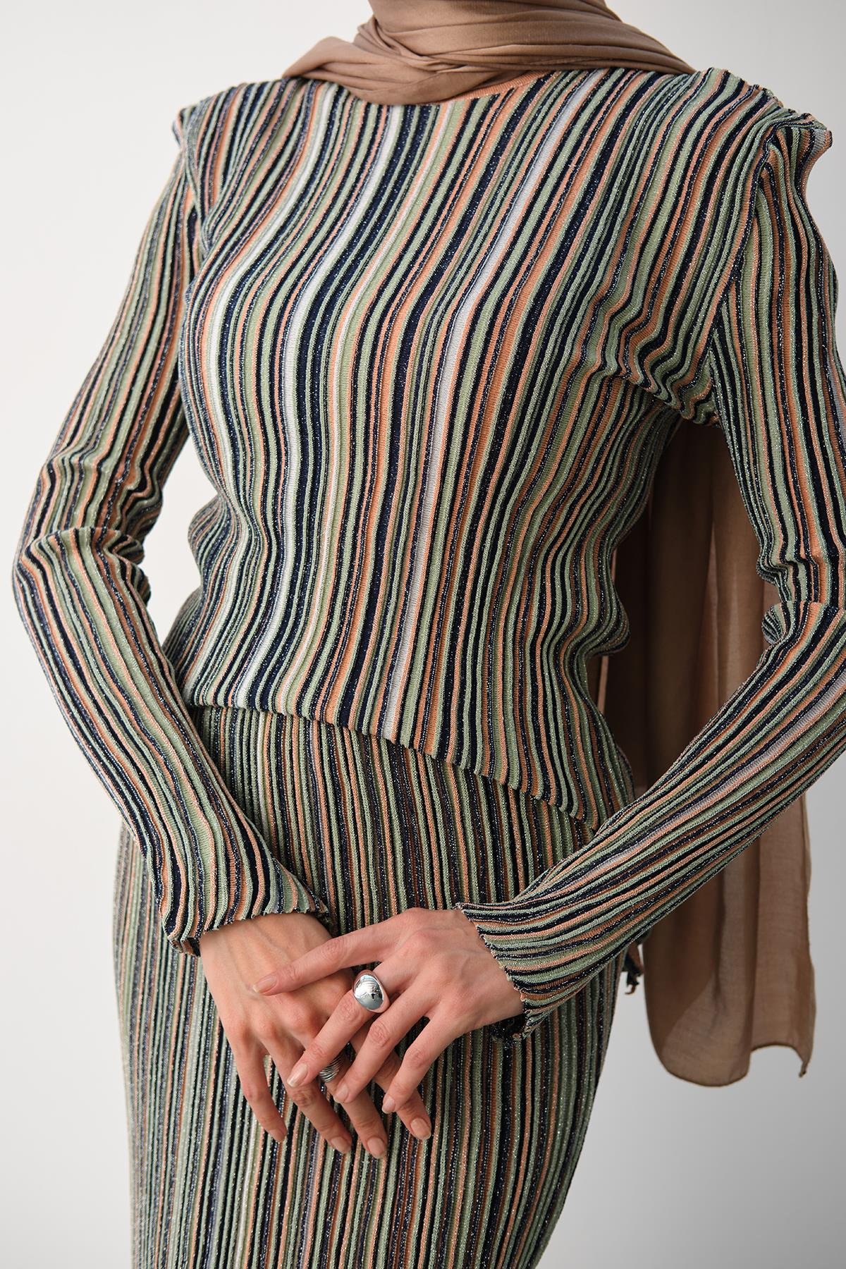 Simli Çizgi Desen Etekli Takım Somon