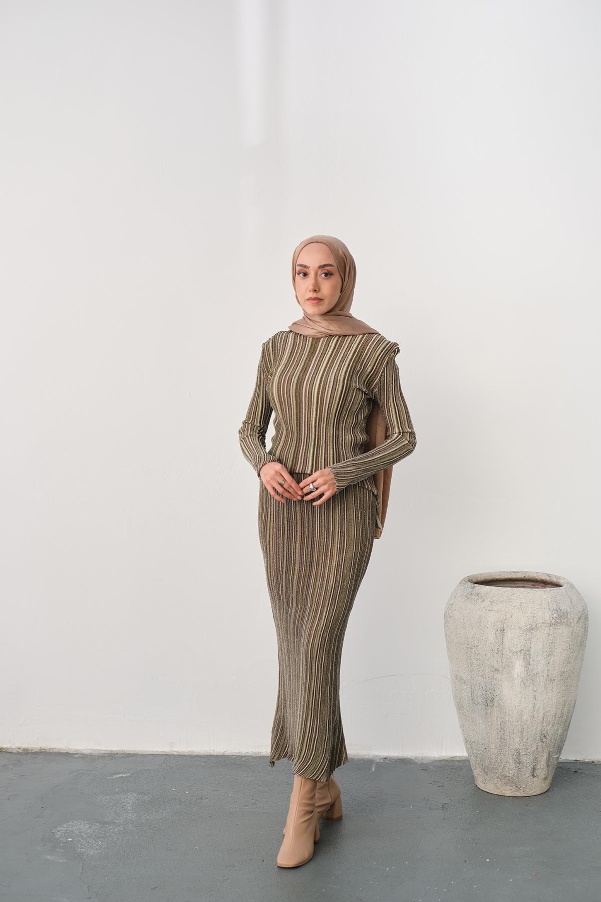 Simli Çizgi Desen Etekli Takım Yağ Yeşil