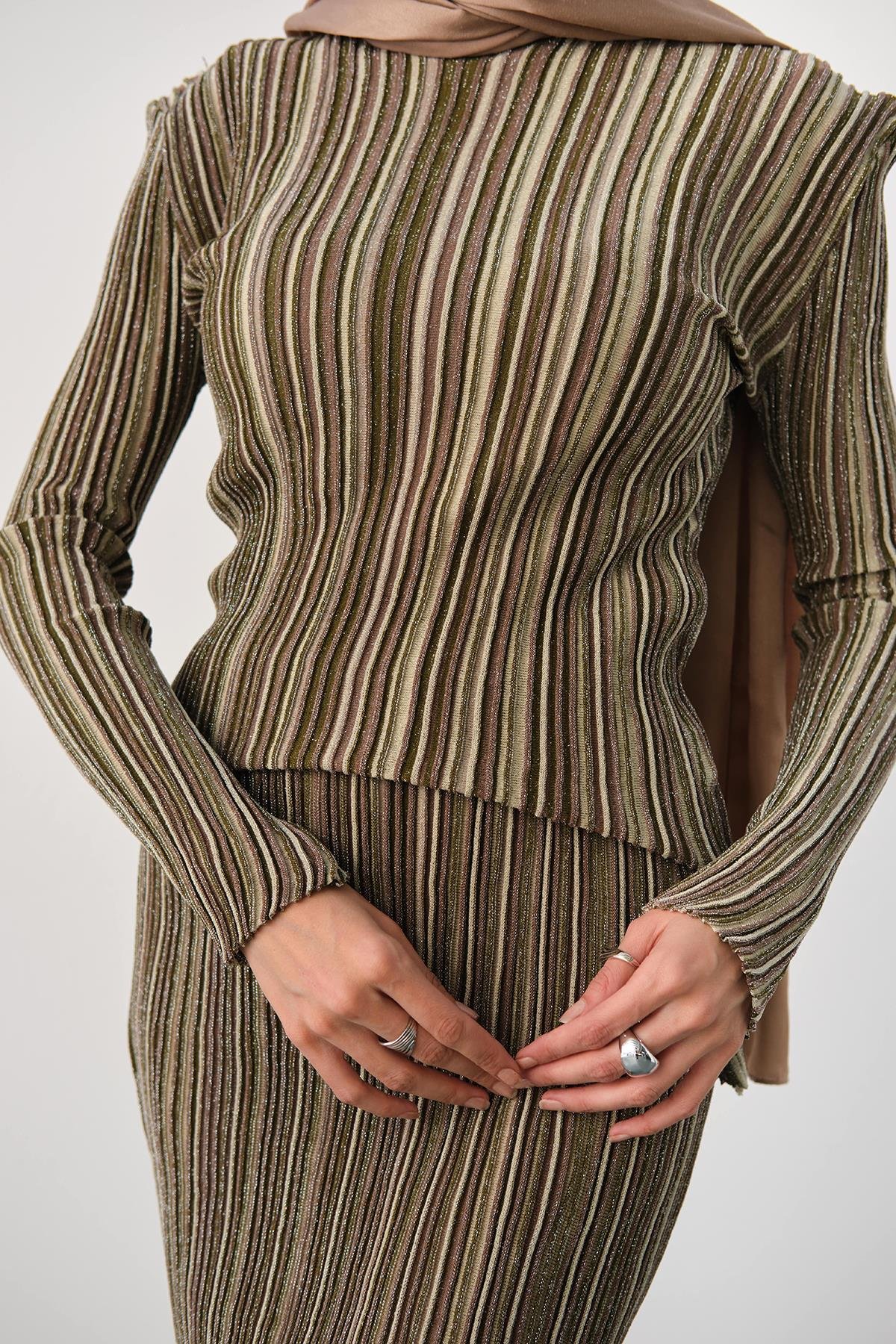 Simli Çizgi Desen Etekli Takım Yağ Yeşil