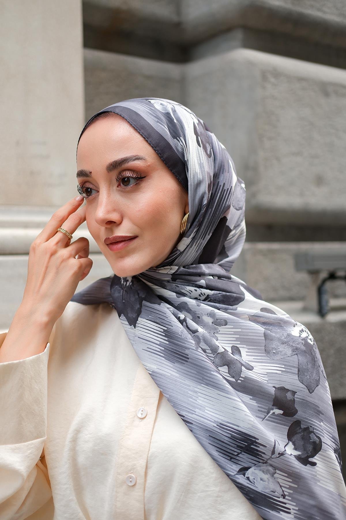 Soyut Çicek Desen Soft Şal Siyah