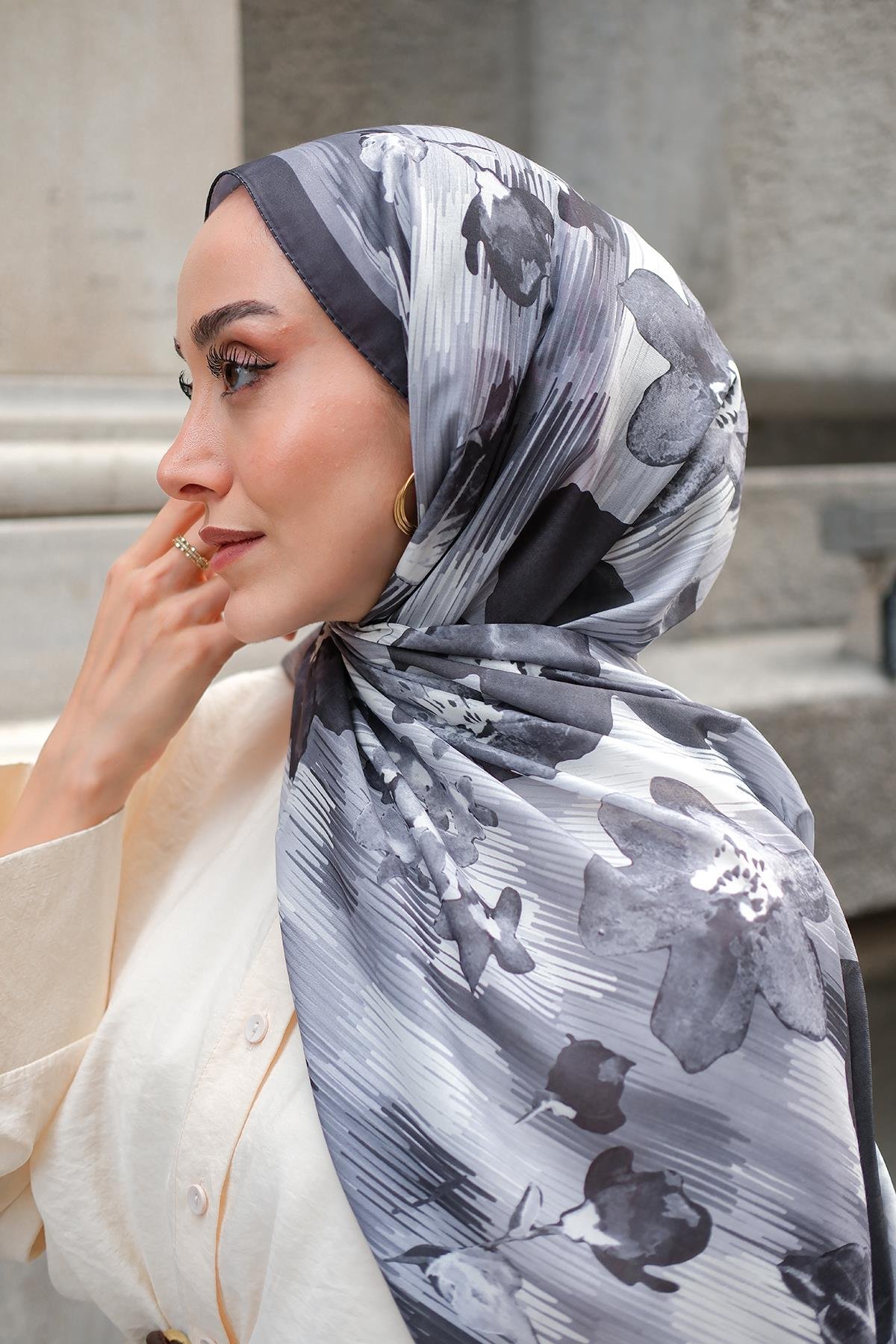 Soyut Çicek Desen Soft Şal Siyah