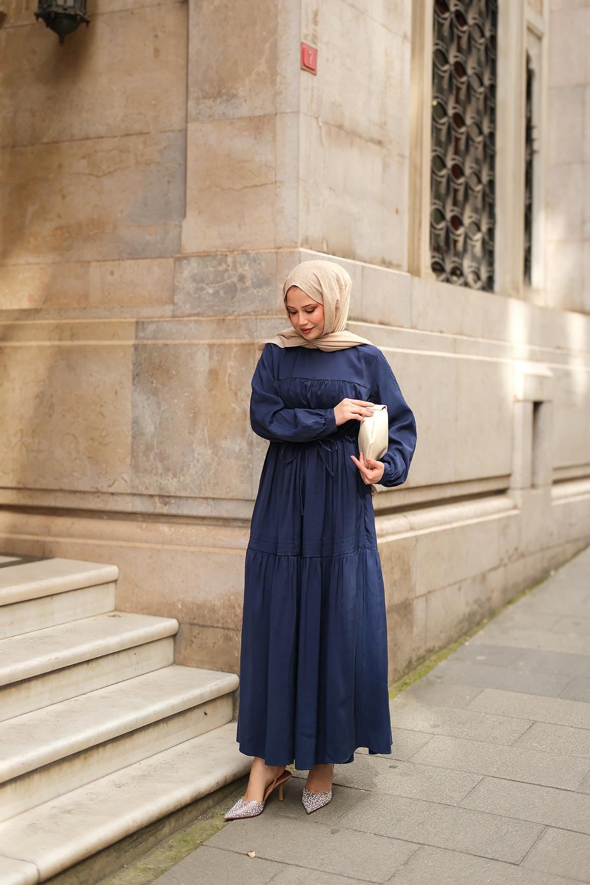 Süs Dikişli Büzgü Elbise Lacivert