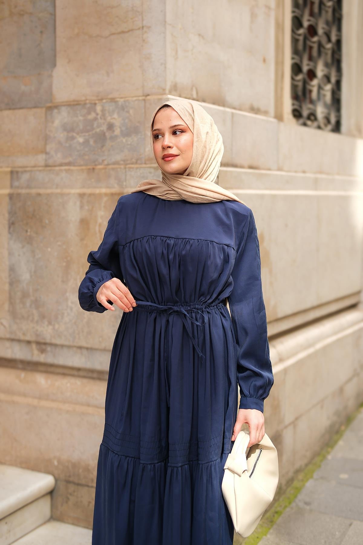 Süs Dikişli Büzgü Elbise Lacivert