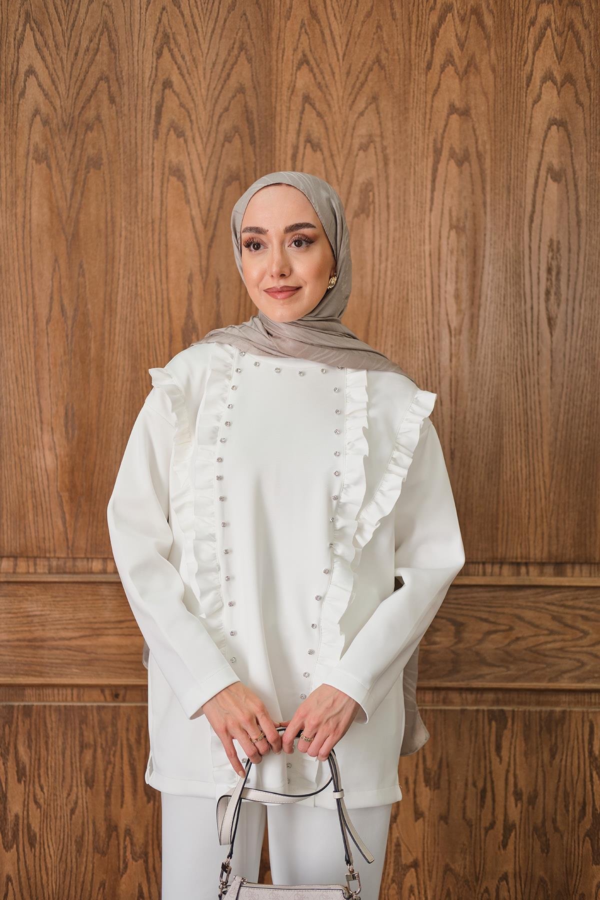 Taş Aksesuarlı Takım Beyaz