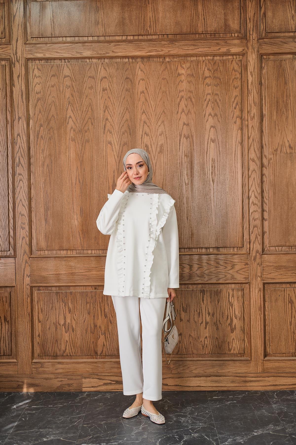 Taş Aksesuarlı Takım Beyaz