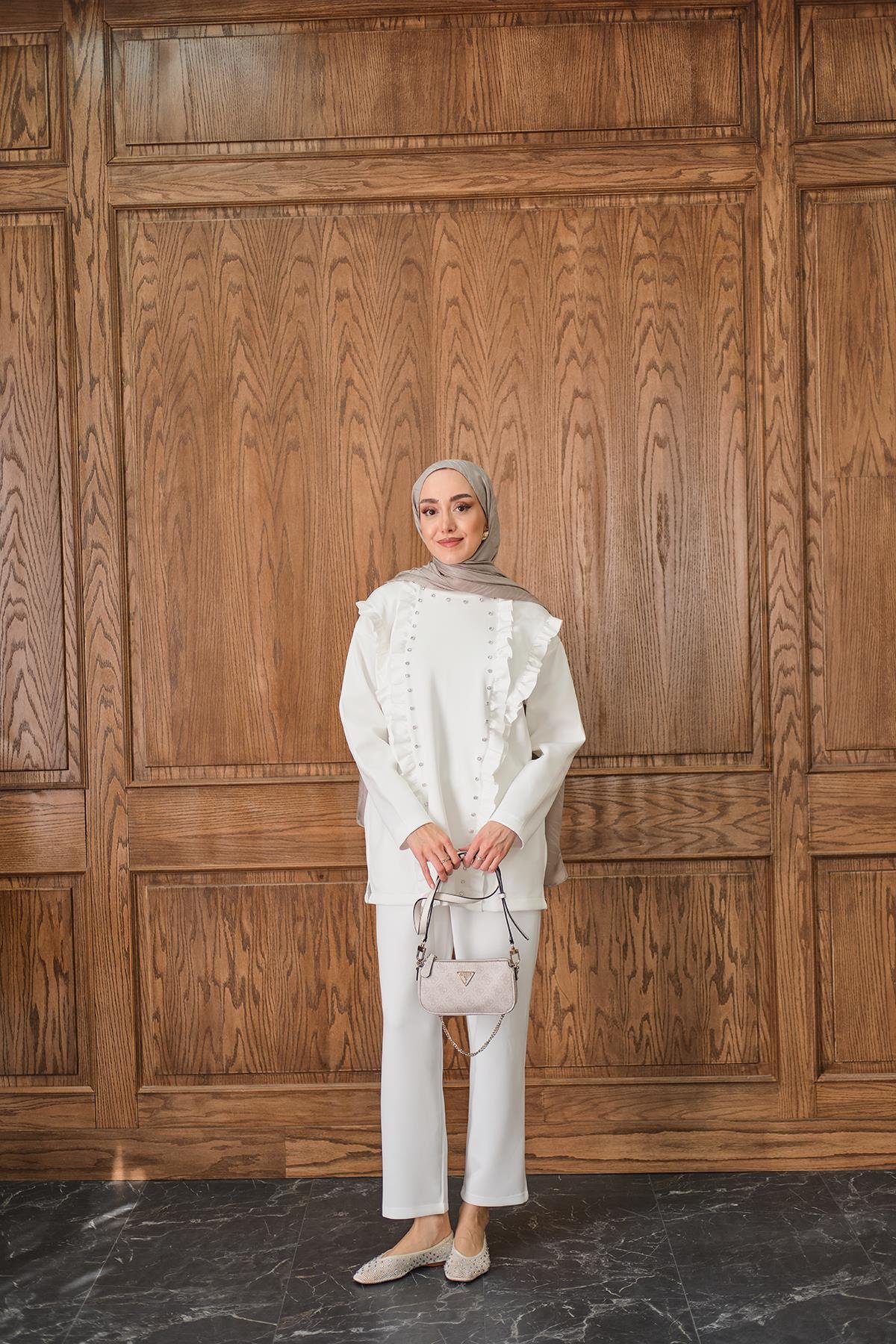 Taş Aksesuarlı Takım Beyaz