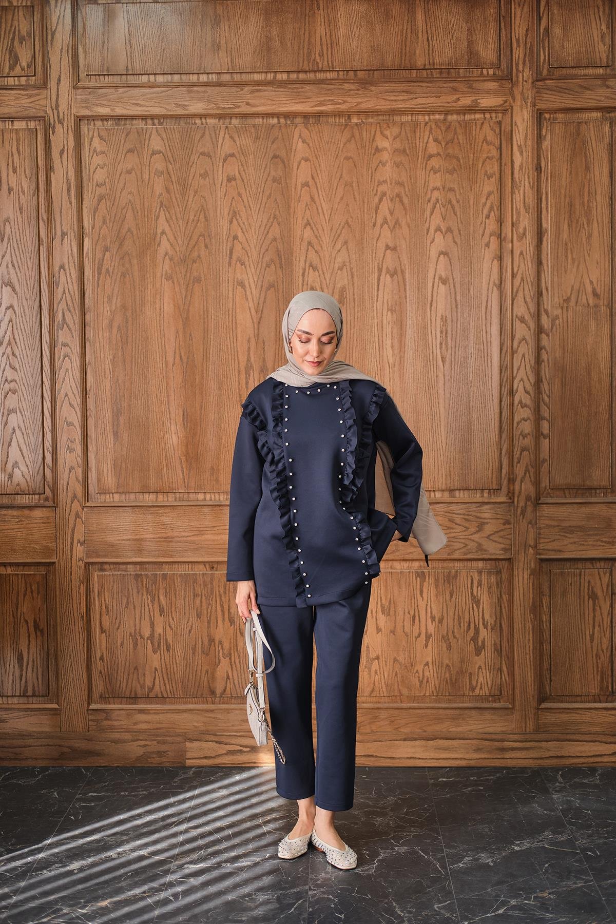 Taş Aksesuarlı Takım Lacivert