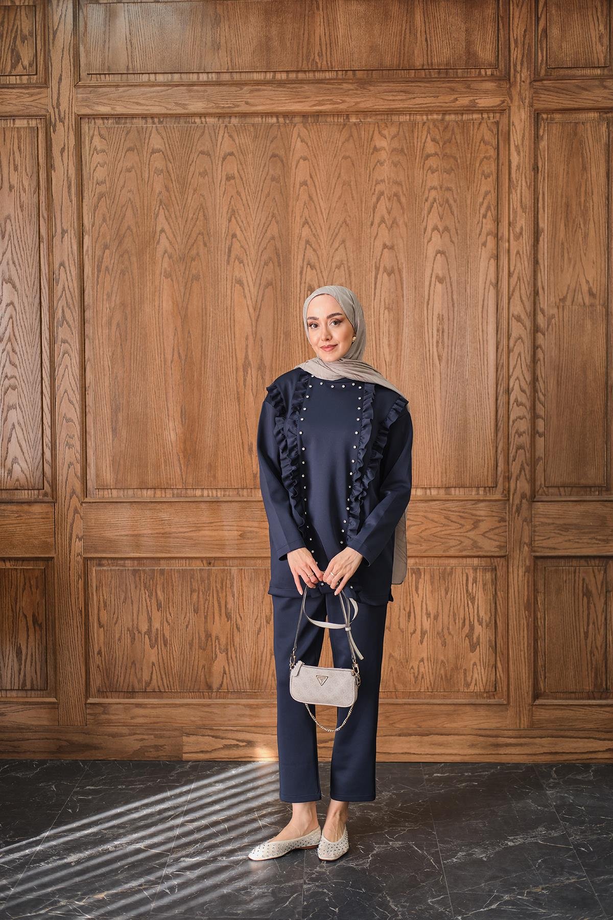 Taş Aksesuarlı Takım Lacivert