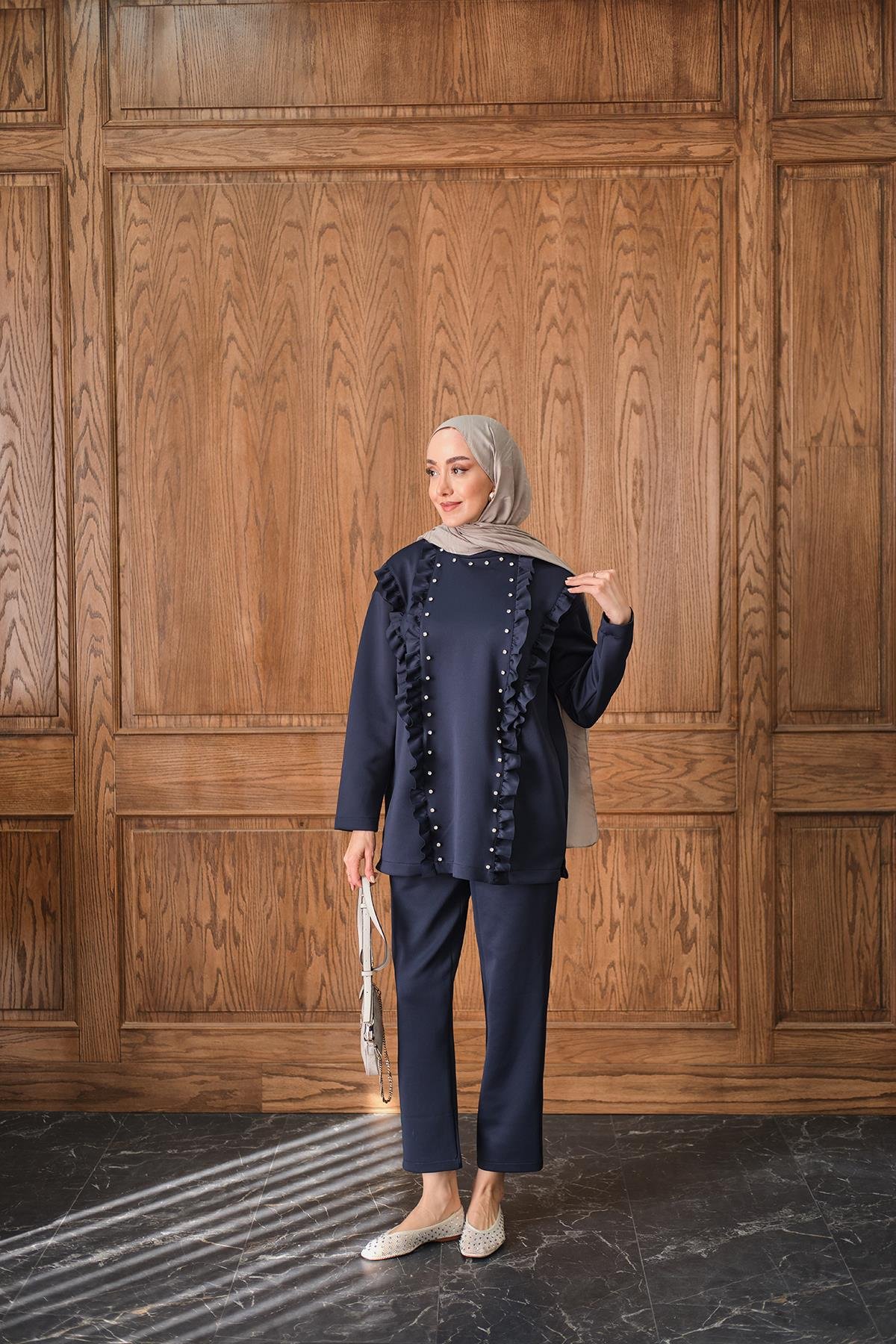 Taş Aksesuarlı Takım Lacivert