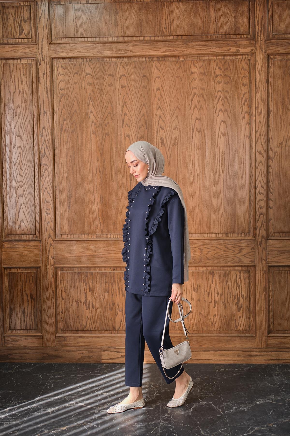 Taş Aksesuarlı Takım Lacivert