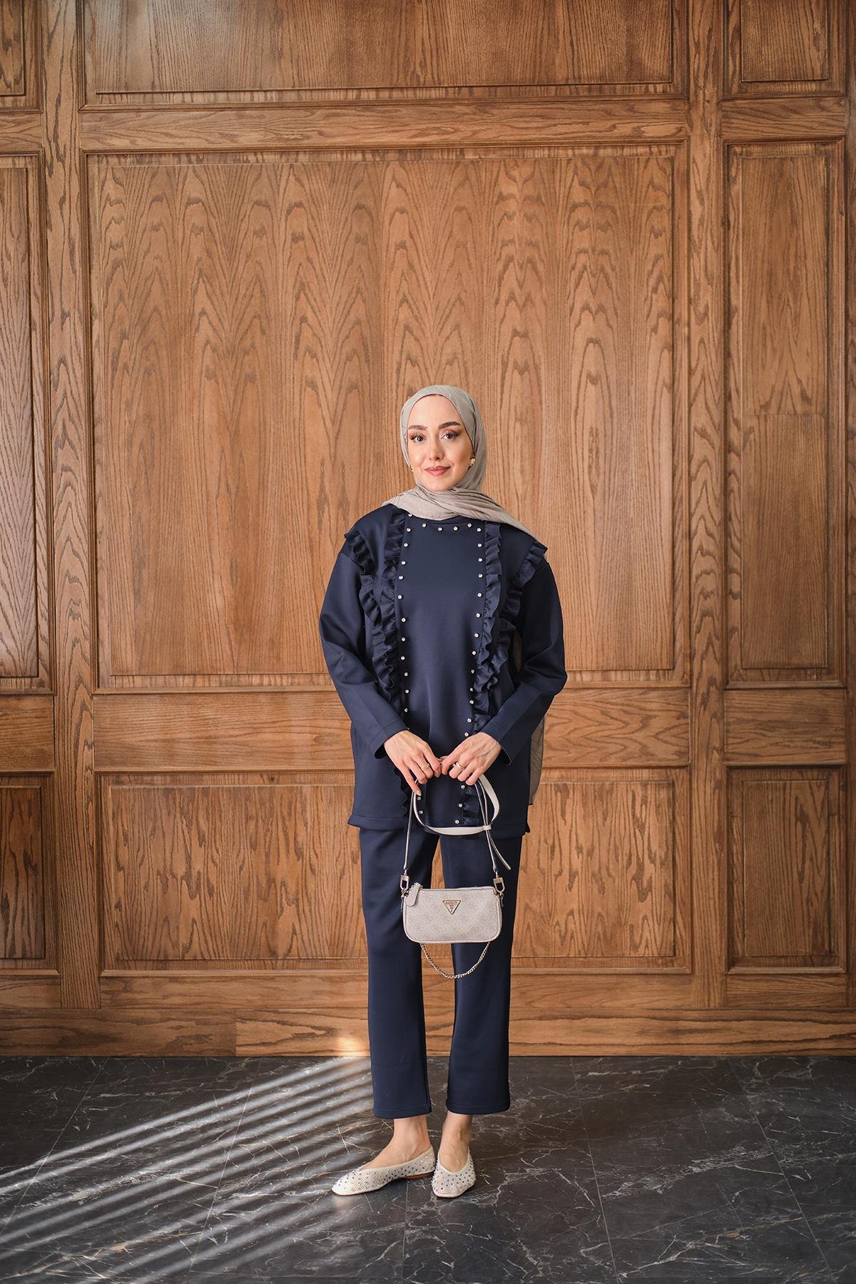 Taş Aksesuarlı Takım Lacivert