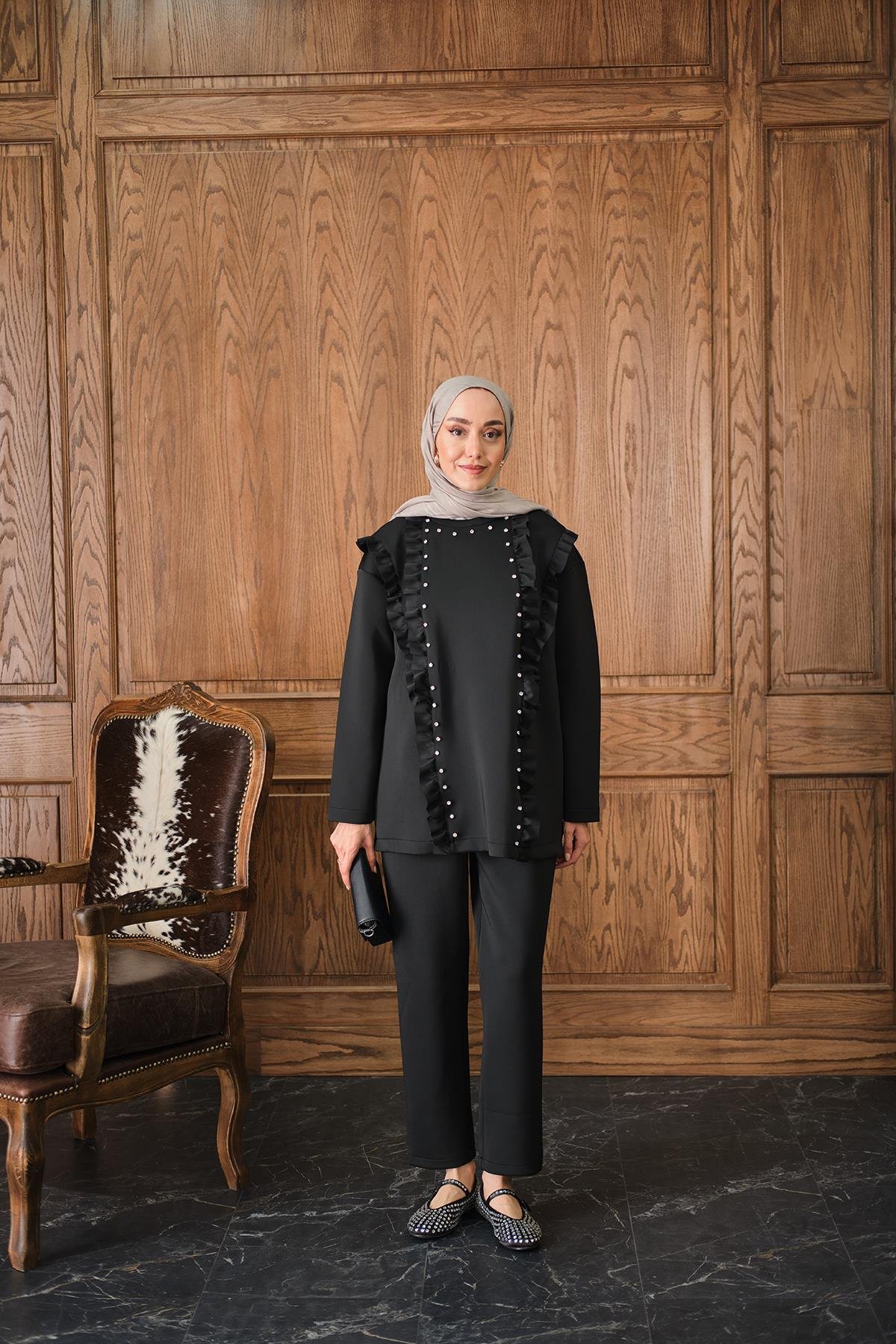 Taş Aksesuarlı Takım Siyah