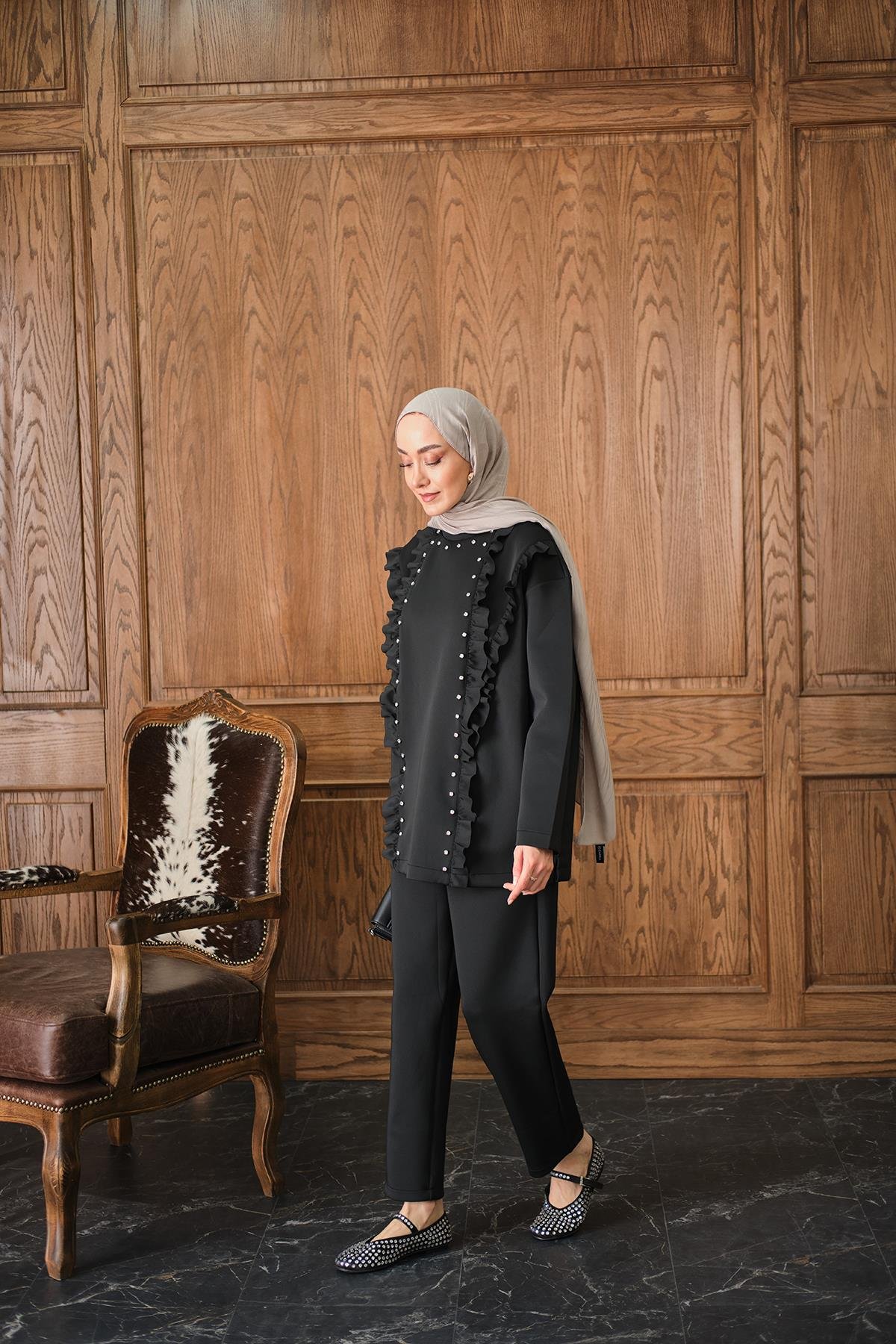 Taş Aksesuarlı Takım Siyah