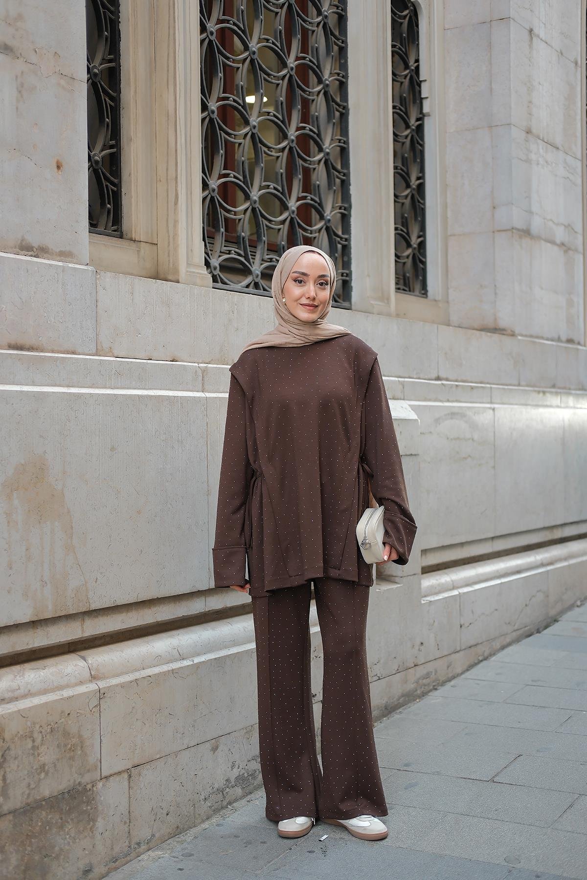 Taş Detay Beli Lastikli Takım Kahverengi