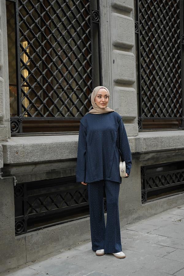 Taş Detay Beli Lastikli Takım Lacivert