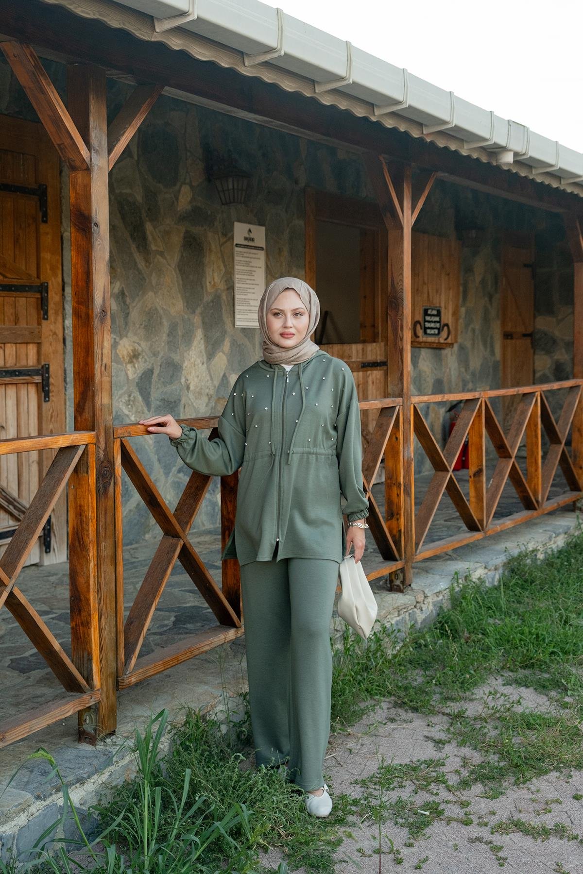 Taş Detay Ceketli Takım Haki Yeşil