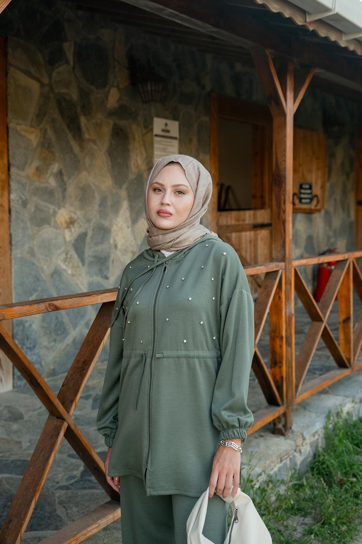 Taş Detay Ceketli Takım Haki Yeşil