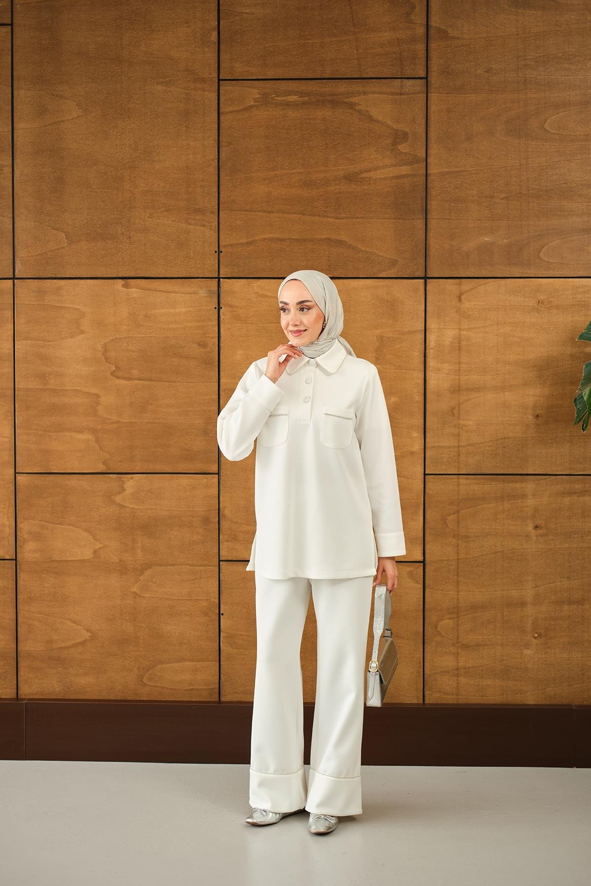 Taş Detay Cepli Takım Beyaz