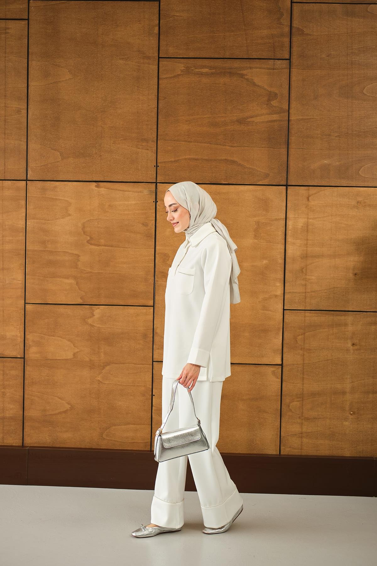 Taş Detay Cepli Takım Beyaz