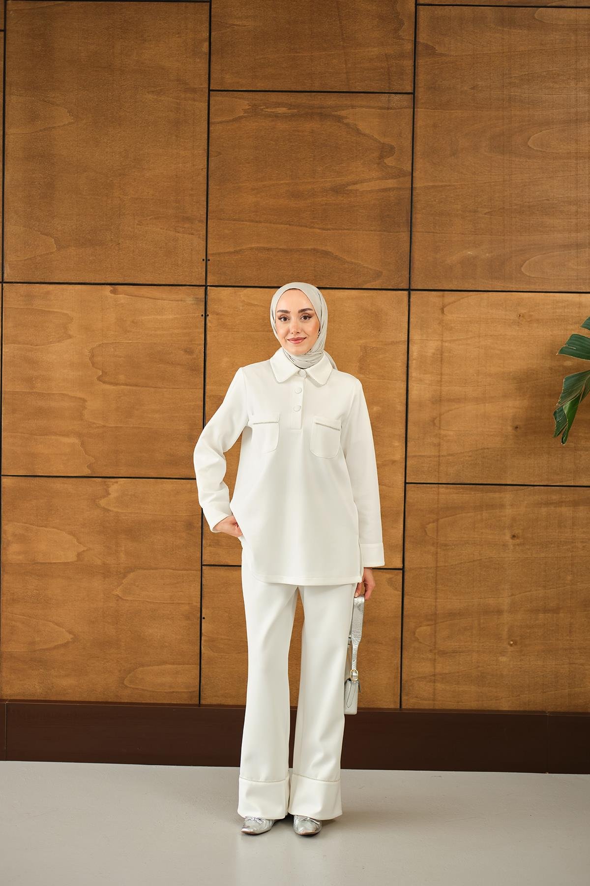 Taş Detay Cepli Takım Beyaz