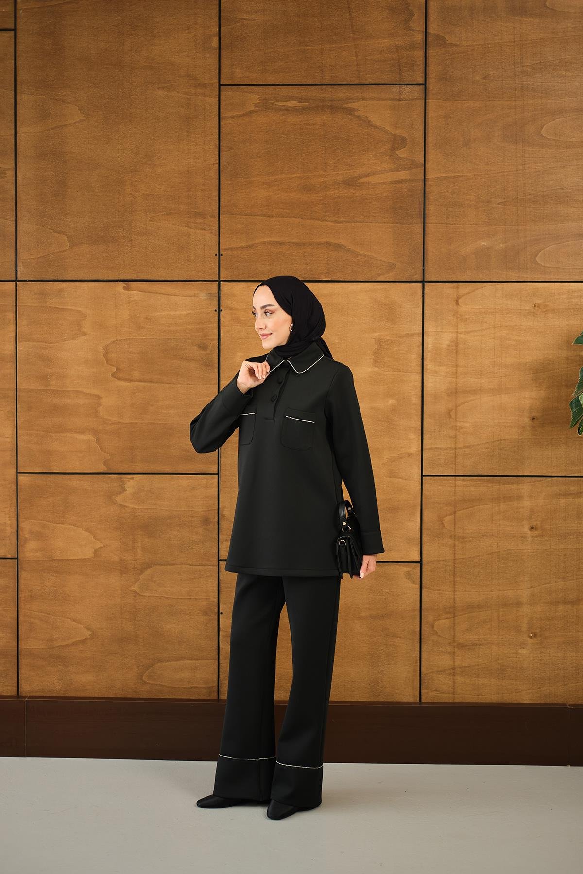 Taş Detay Cepli Takım Siyah