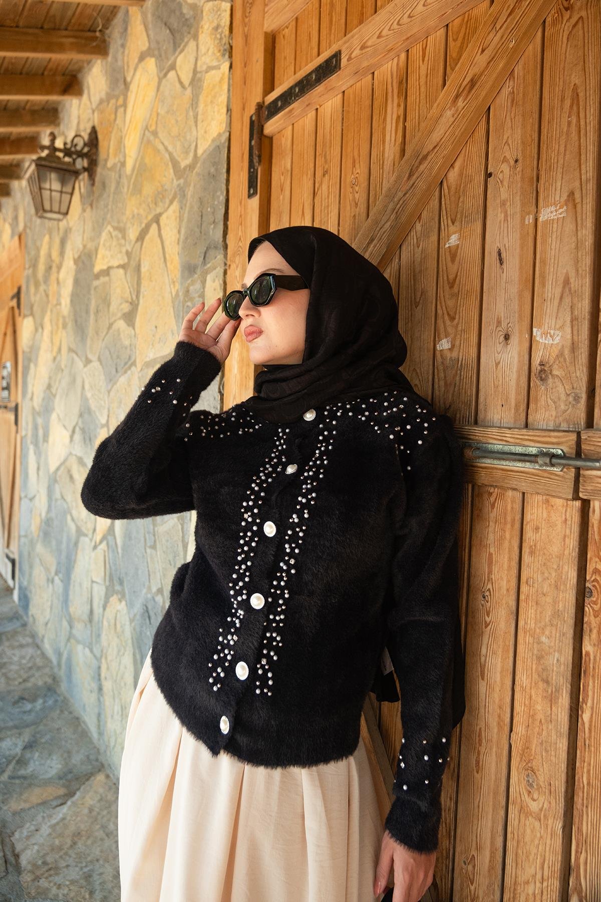 Taş Detay Triko Ceket Siyah