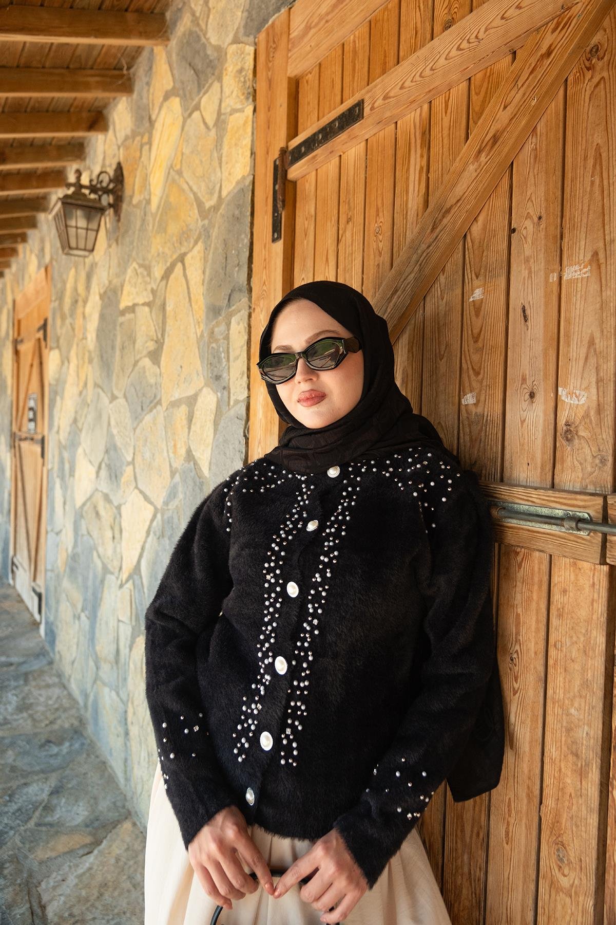 Taş Detay Triko Ceket Siyah