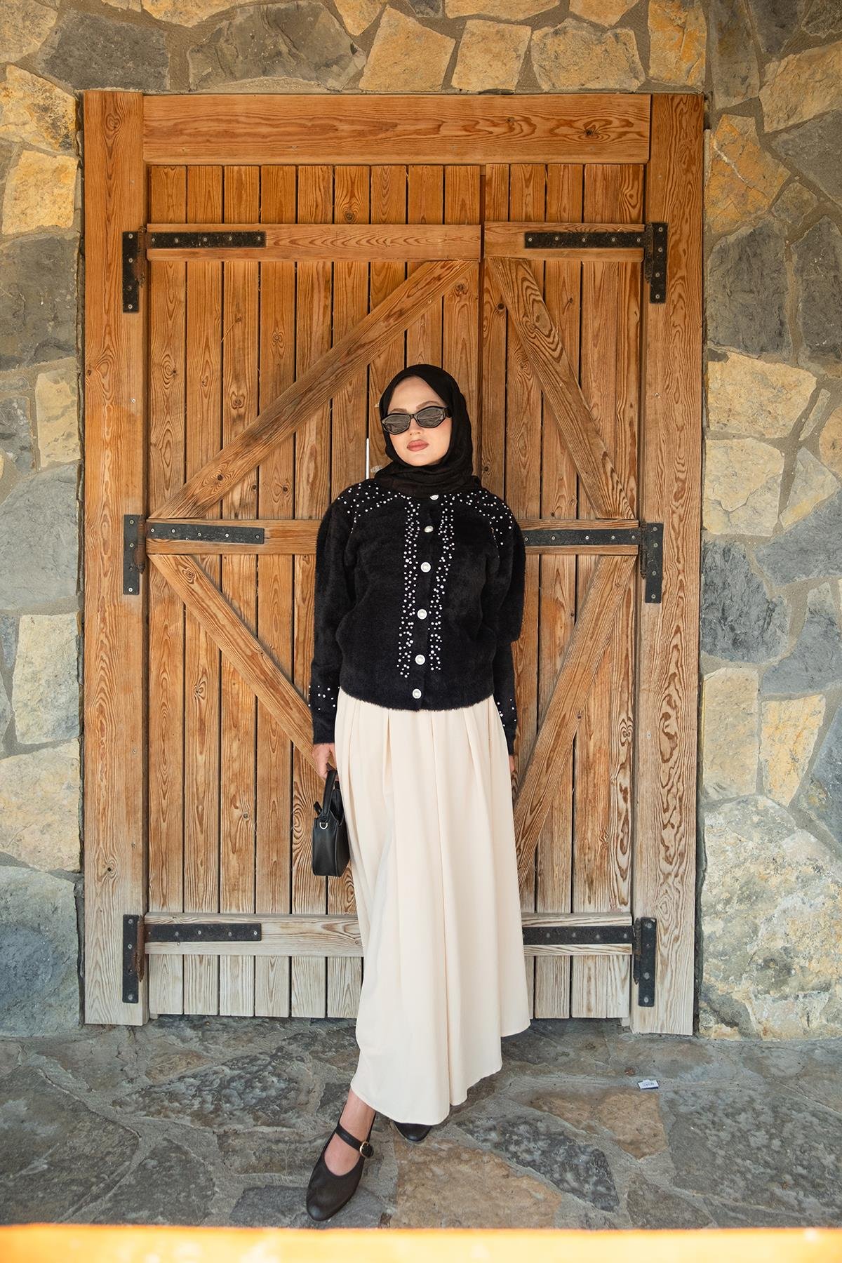 Taş Detay Triko Ceket Siyah