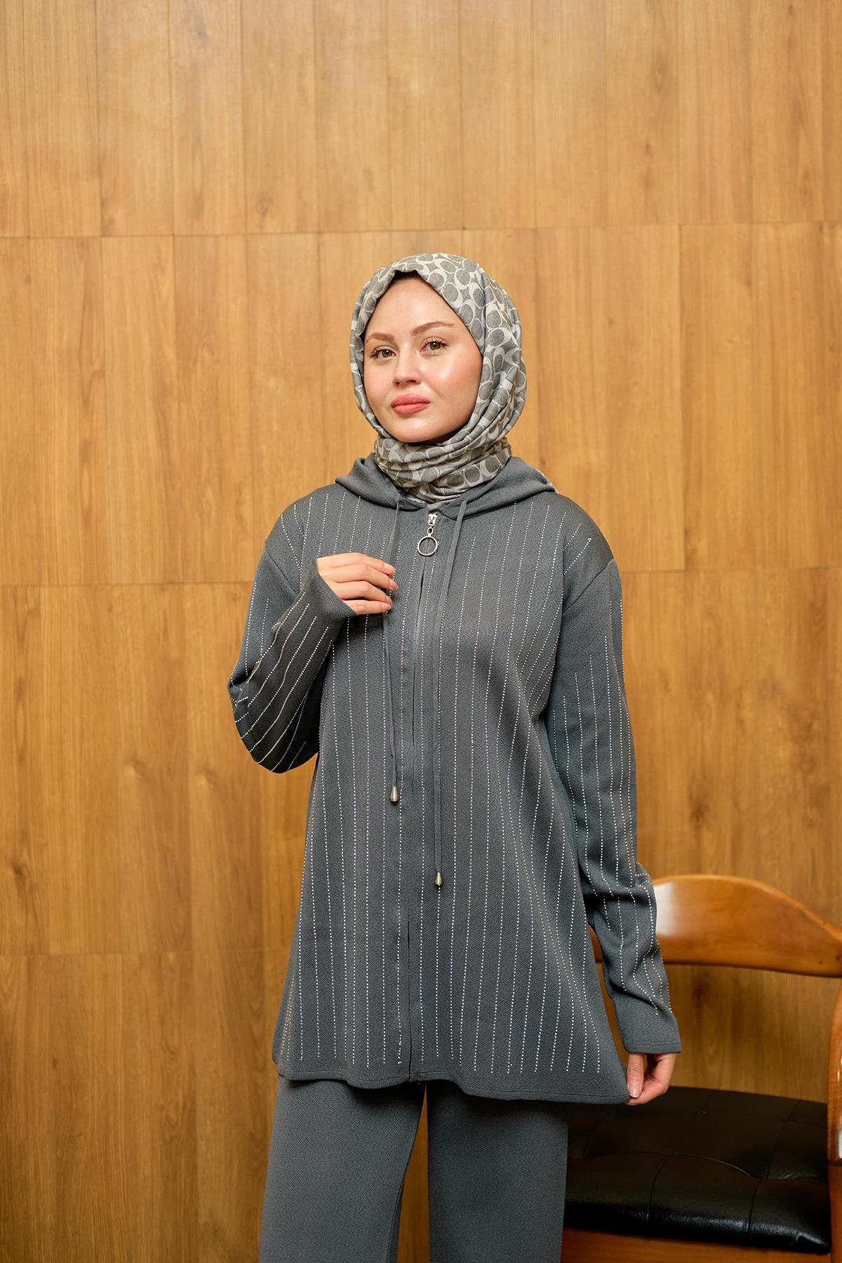 Taş Detay Triko Takım Gri