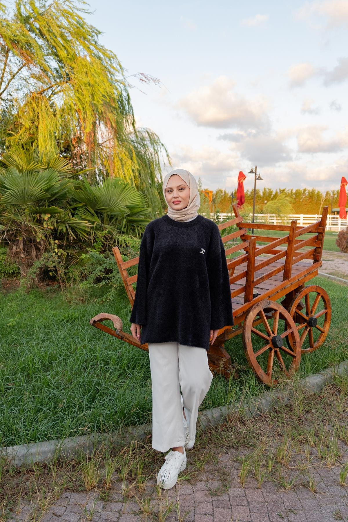 Taş Detay Triko Tunik Siyah