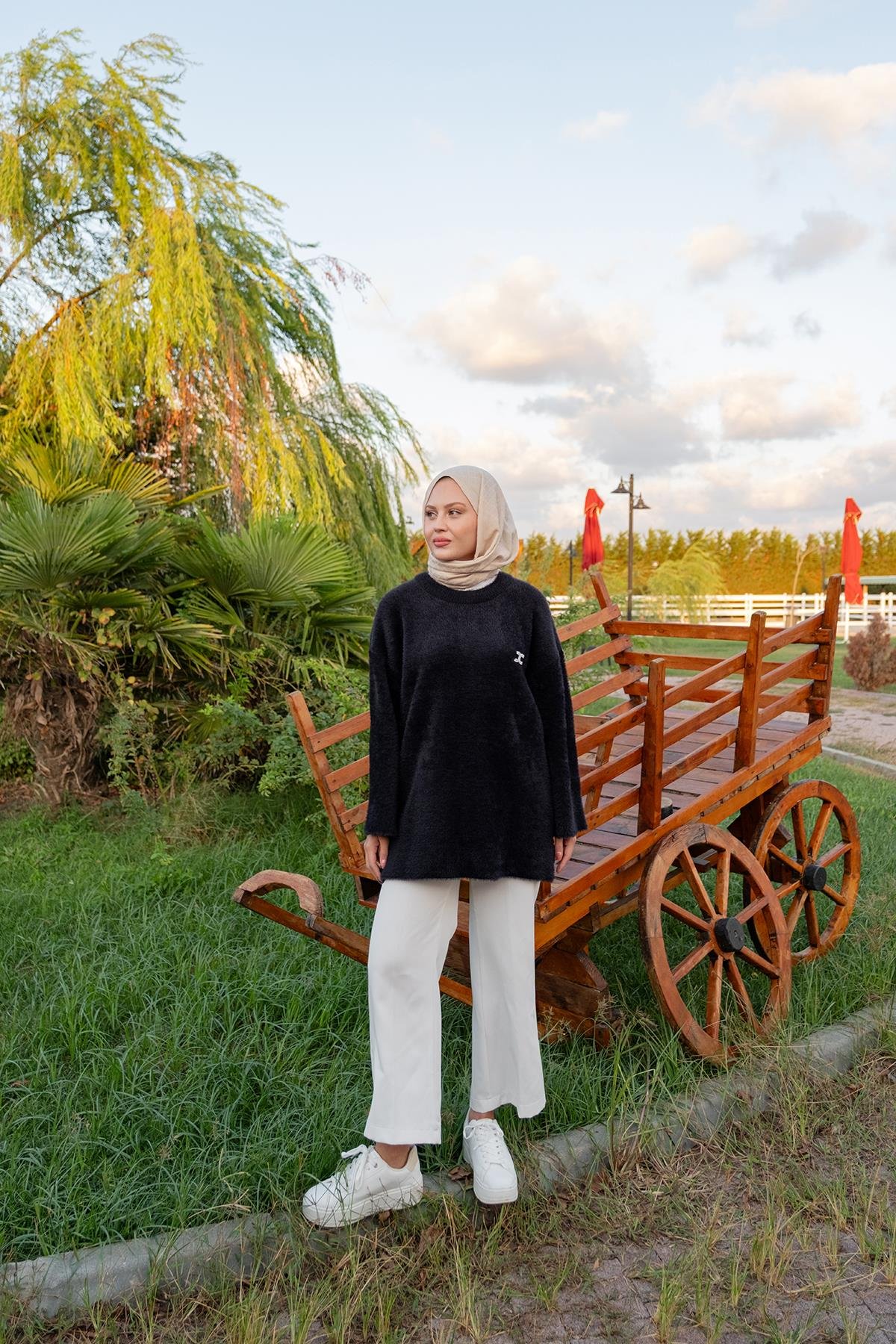 Taş Detay Triko Tunik Siyah